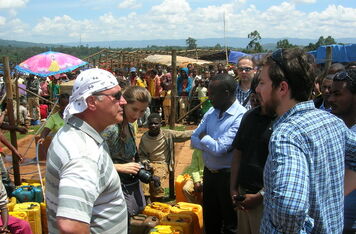 Poslanci Parlamentu ČR a ředitel ČRA na společné cestě v Etiopii