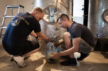 Projekt v Ghaně podpořený ČRA a zaměřený na cirkulární ekonomiku vytváří produkty s vysokou přidanou hodnotou