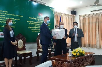 ČRA financovala další dodávku moderních přístrojů pro dětskou nemocnici v Kambodži